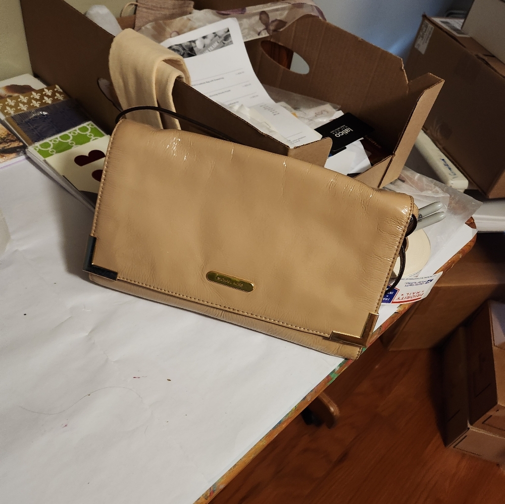 Michael Kors Patent Beige  MK